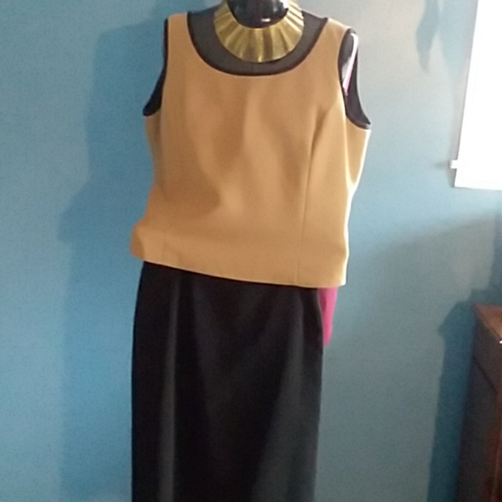 Le Suit Woman 3PCS Size 18